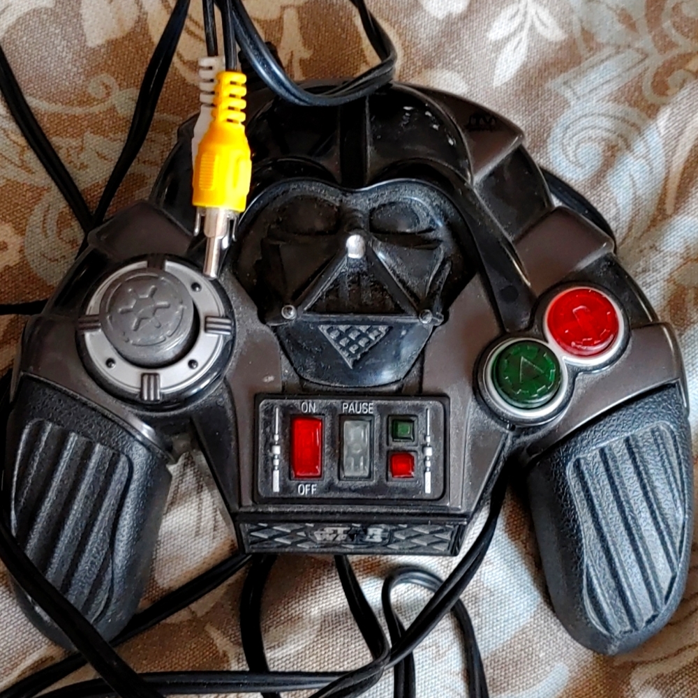 Darth Vader Star Wars coolest controller ever!! JakksTV GAMES.COM 2005